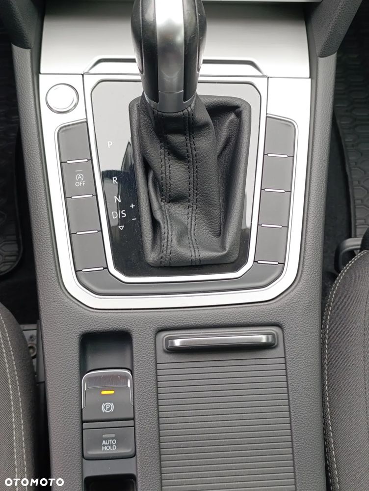 Volkswagen Passat 2.0 TDI SCR Comfortline DSG - 16