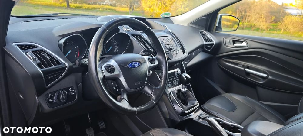 Ford Kuga 1.5 EcoBoost 2x4 Titanium - 14