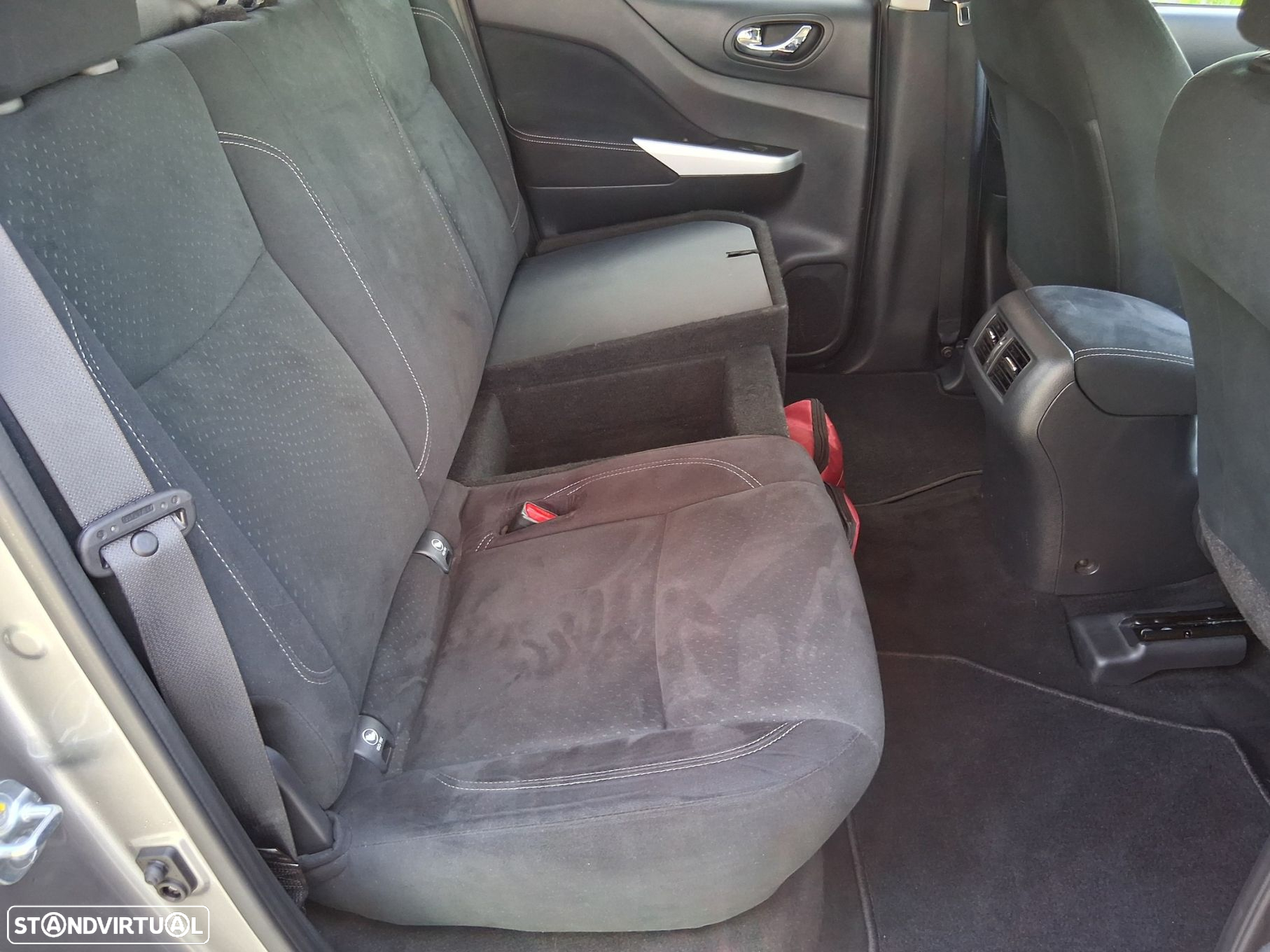 Nissan Navara 2.3 dCi CD 4WD N-Connecta Nav+Barras - 56