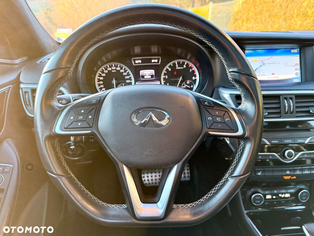 Infiniti Q30 2.0t Sport AWD 7DCT - 17