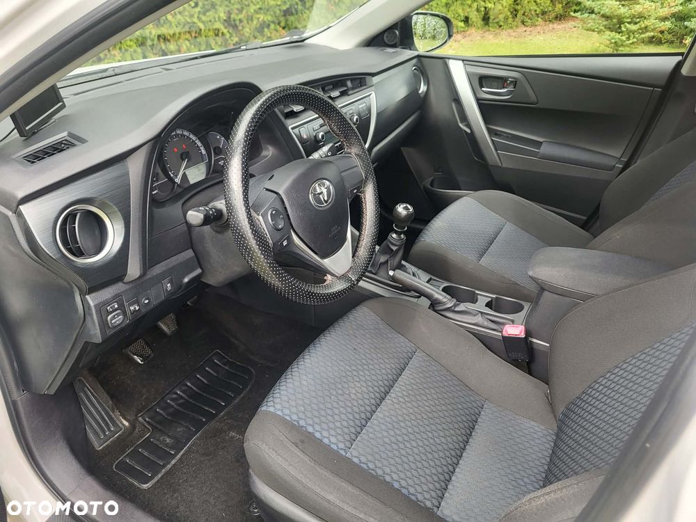 Toyota Auris 1.4 D-4D Active - 11