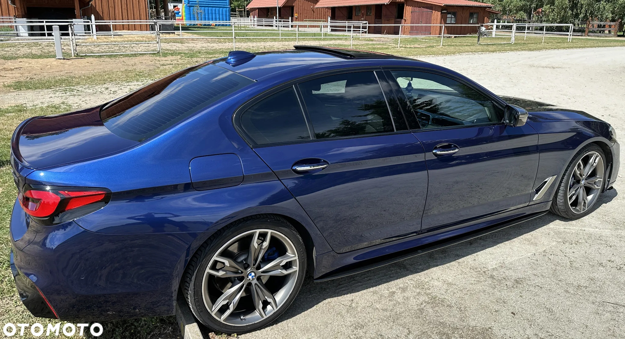 BMW Seria 5 M550i xDrive sport - 10