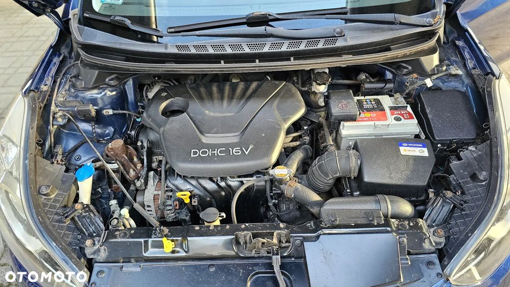 Hyundai Elantra - 29