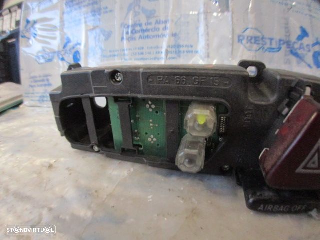 Interruptor 2038214658 MERCEDES W203 2000 C220CDI 143CV 4P PRETO 4 PISCAS Danificado - 2