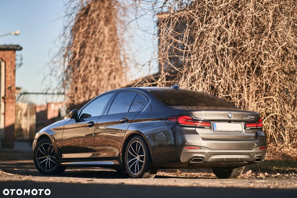 BMW Seria 5 530i xDrive M Sport Edition - 15