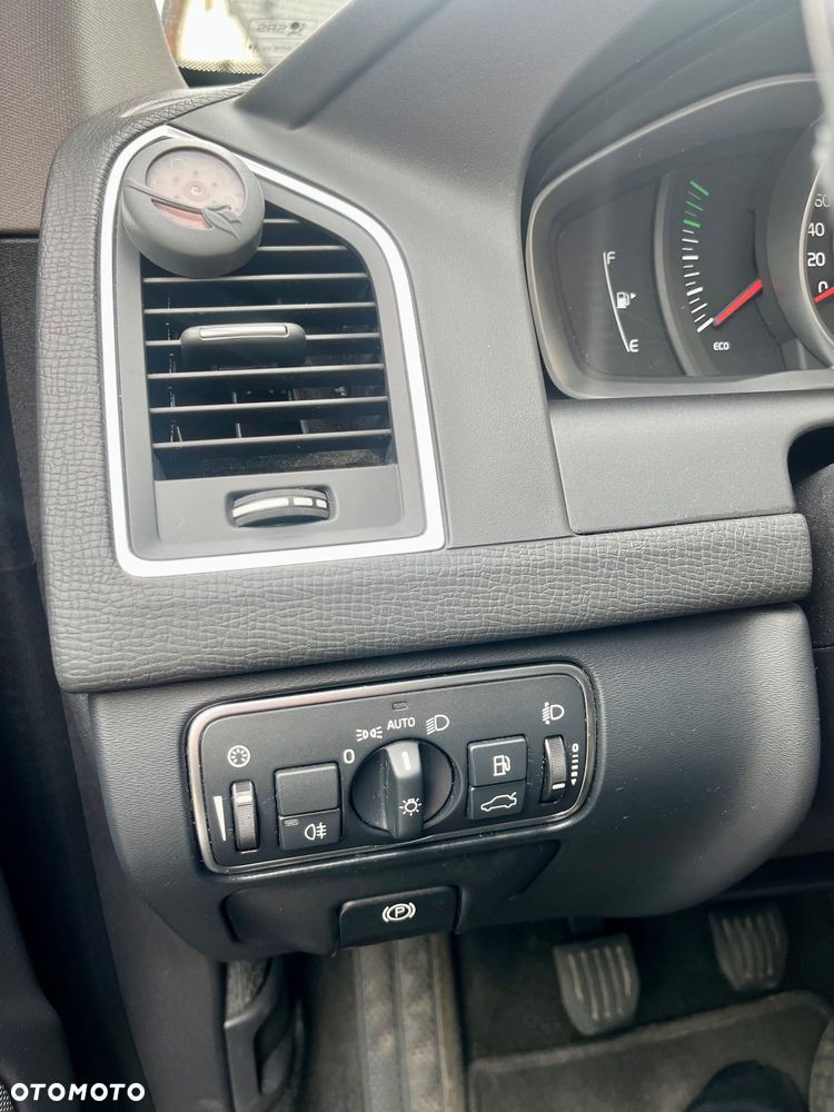 Volvo XC 60 D4 Momentum - 10