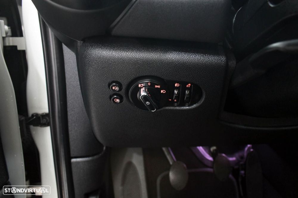 MINI 5 Portas Cooper D - 21