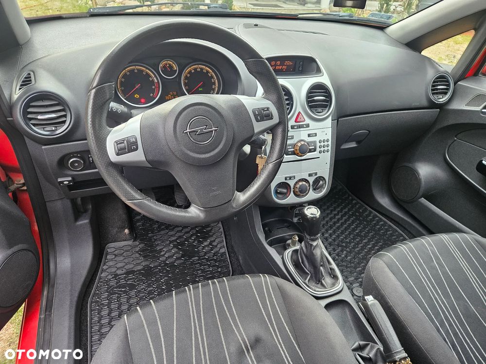 Opel Corsa 1.4 16V Cosmo - 11