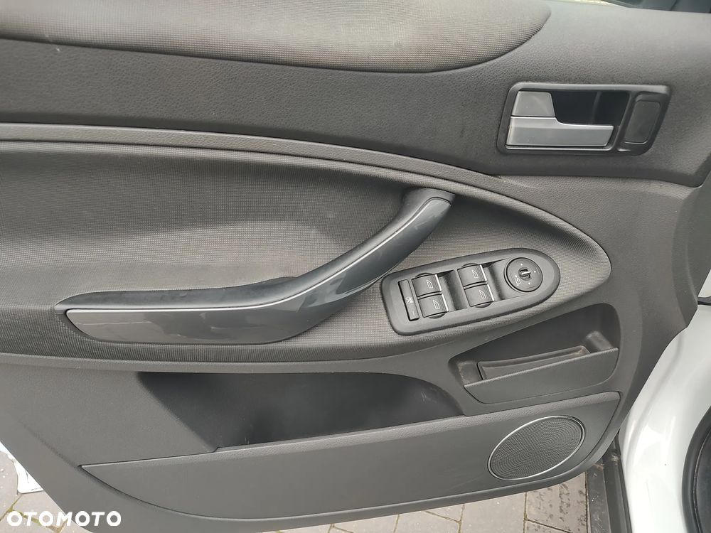 Ford Kuga 2.5 4x4 Individual - 22