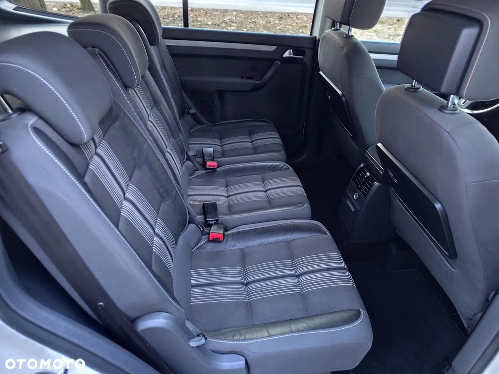 Volkswagen Touran 2.0 TDI DPF BlueMotion Technology MATCH - 21