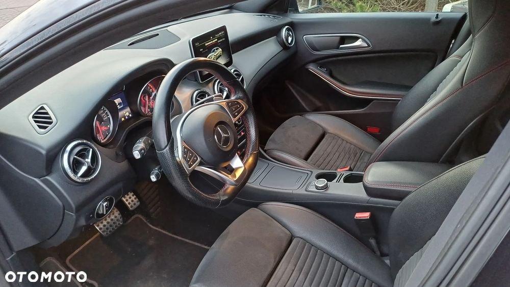 Mercedes-Benz CLA 200 7G-DCT AMG Line - 14