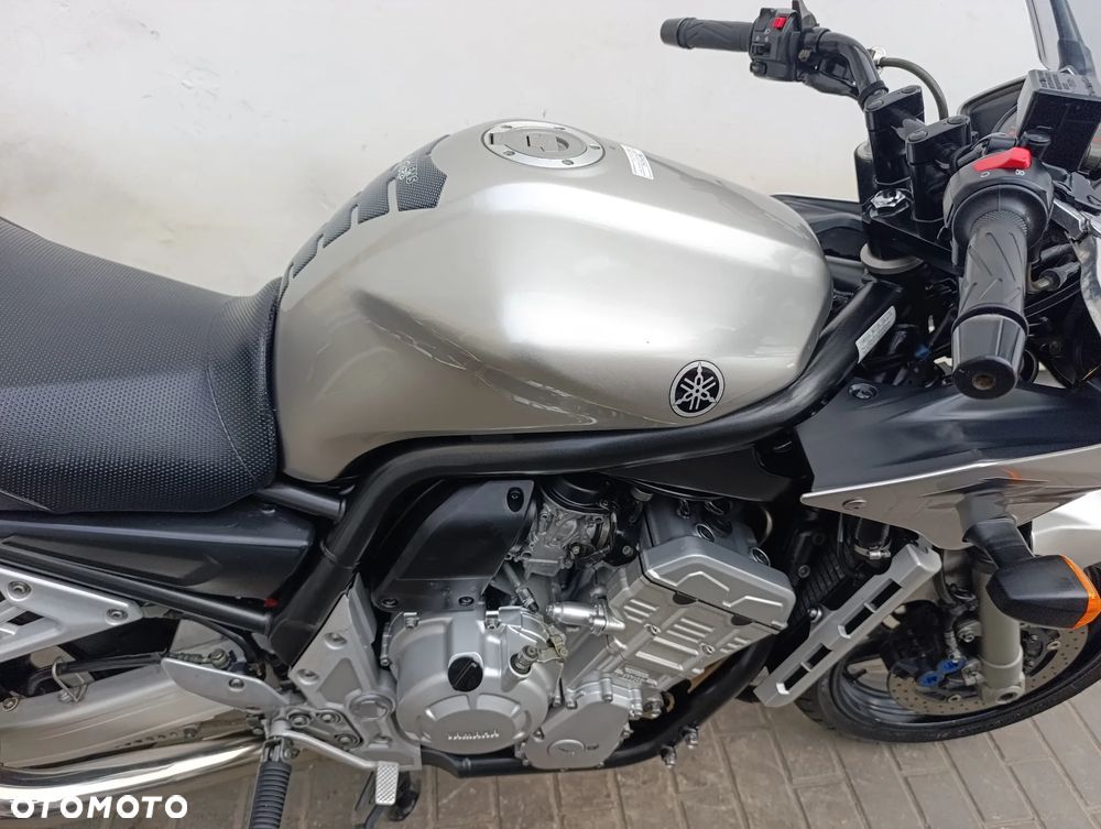 Yamaha FZS - 27
