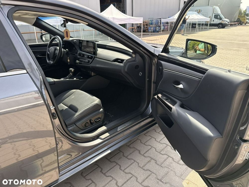 Lexus ES 300h Business Edition - 19
