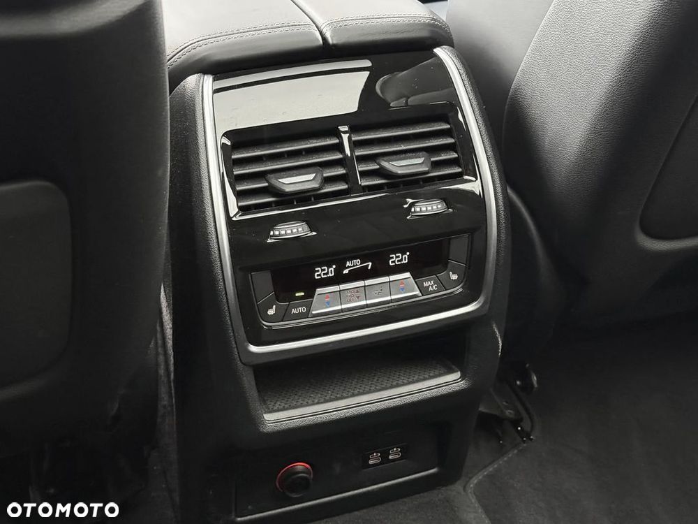 BMW X7 - 24