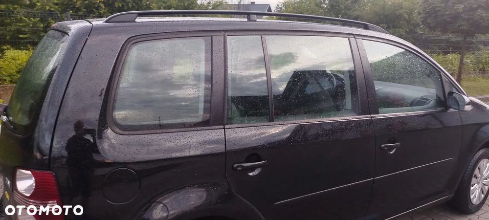 Volkswagen Touran 1.9 TDI Conceptline - 9