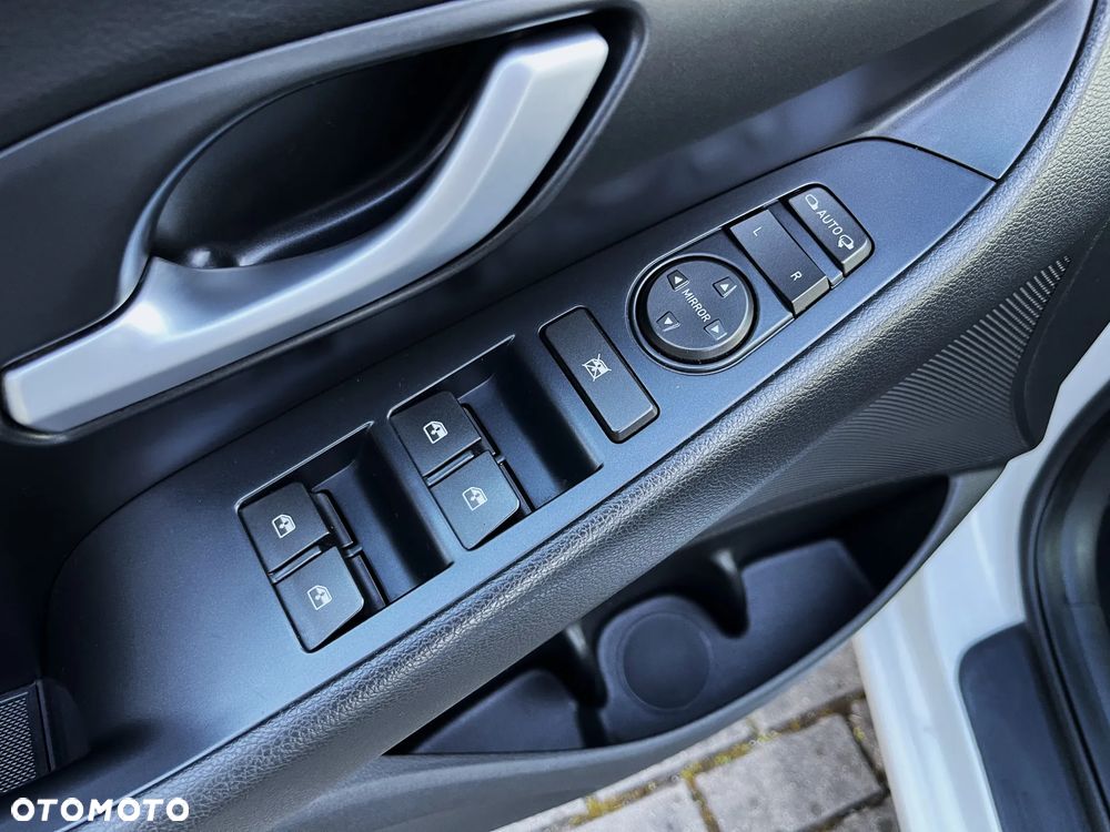 Hyundai i30 blue Kombi 1.6 CRDi Passion - 30