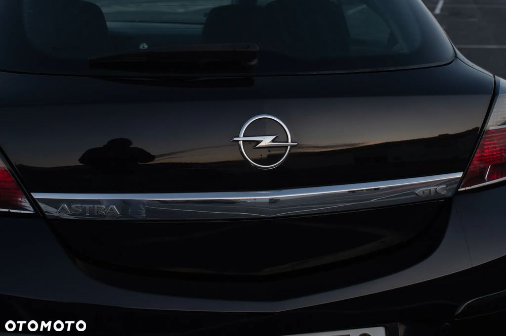 Opel Astra III GTC 1.6 Enjoy - 13