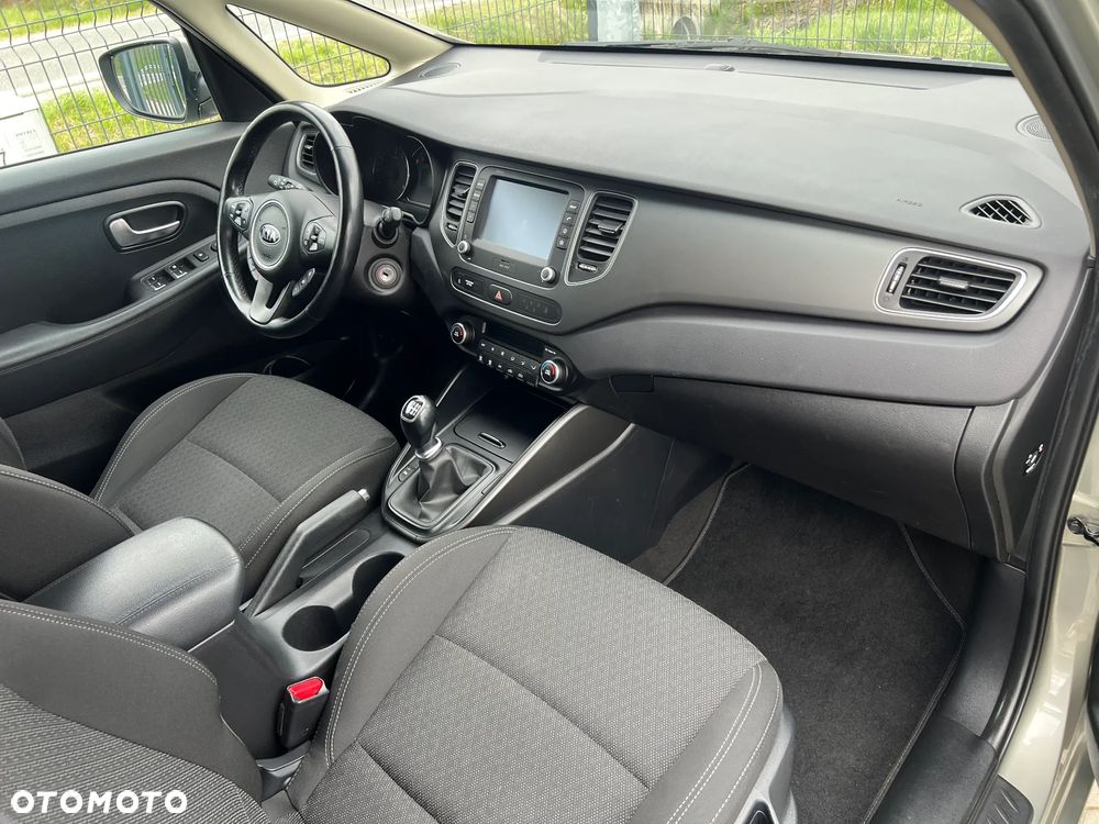Kia Carens - 7