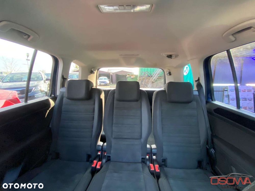 Volkswagen Touran - 31