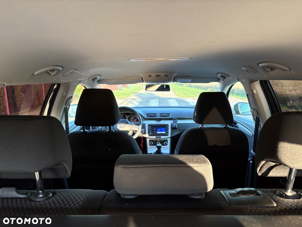 Volkswagen Passat 1.6 TDI DPF BlueMot Comfortline - 19