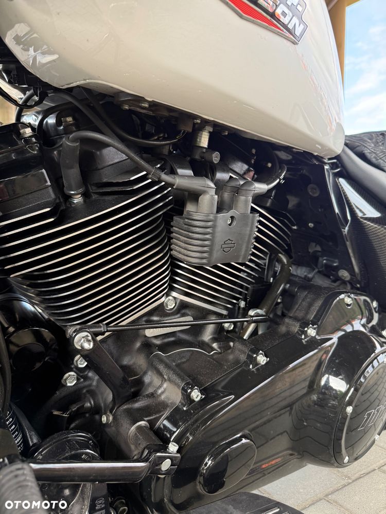 Harley-Davidson Touring Road Glide - 9
