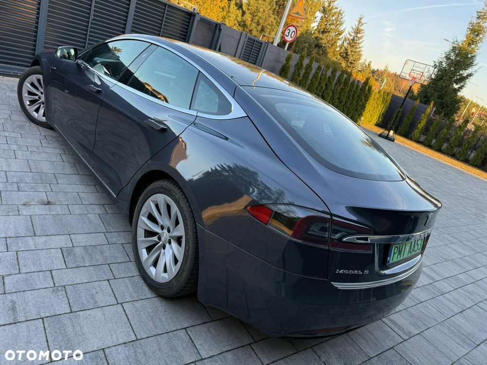 Tesla Model S - 3