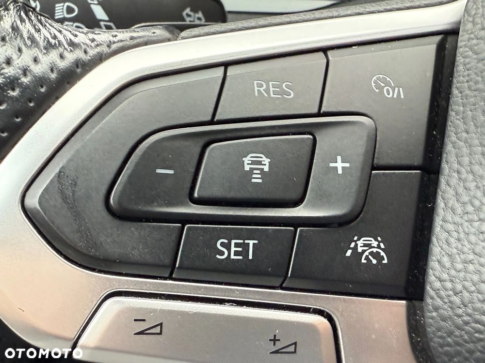 Volkswagen Passat Variant 2.0 TDI SCR DSG 4Motion Business - 40