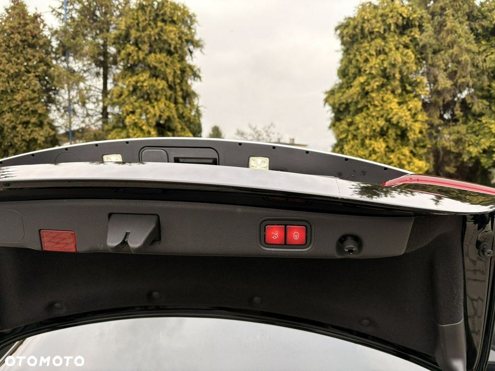 Mercedes-Benz Klasa E - 32