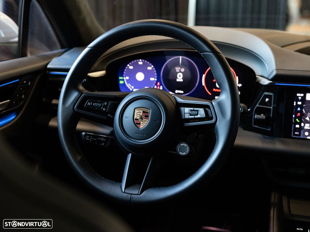 Porsche Macan Electric 4S - 36