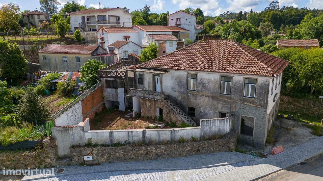 Onde os Sonhos Ganham Forma – Moradia para Restaurar em Oliveira de Az - Grande imagem: 3/60