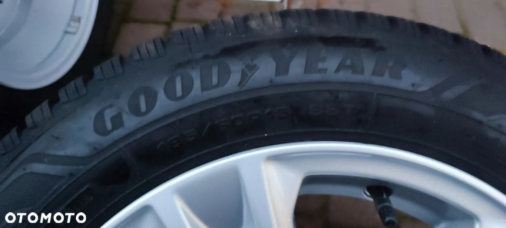 Opony Zimowe Goodyear UltraGrip 9+ 185/60/15 88T 4x6,7-7,7mm 2021r Bdb - 8