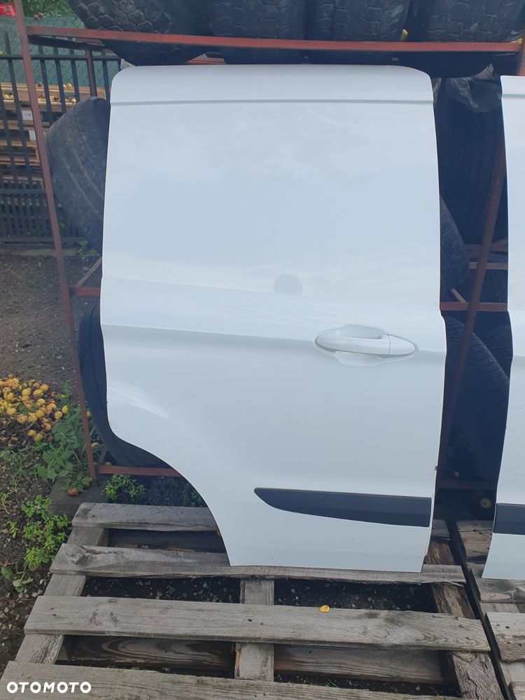 DRZWI PRAWE PRZESUWNE FORD TRANSIT COURIER 14-23 KOD LAKIERU FROZEN WHITE 7VTAWWA