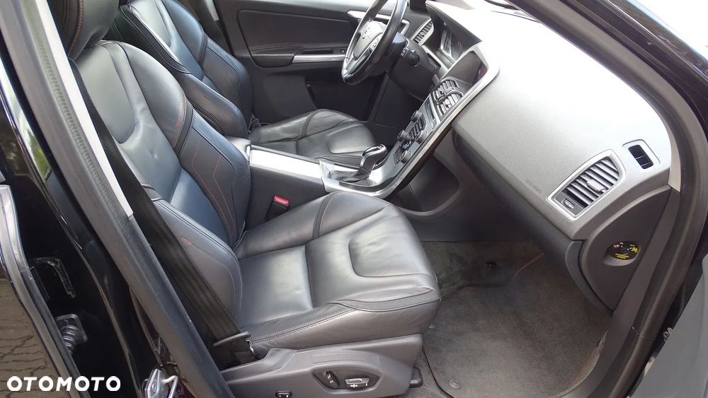 Volvo XC 60 D3 Drive-E Ocean Race - 14