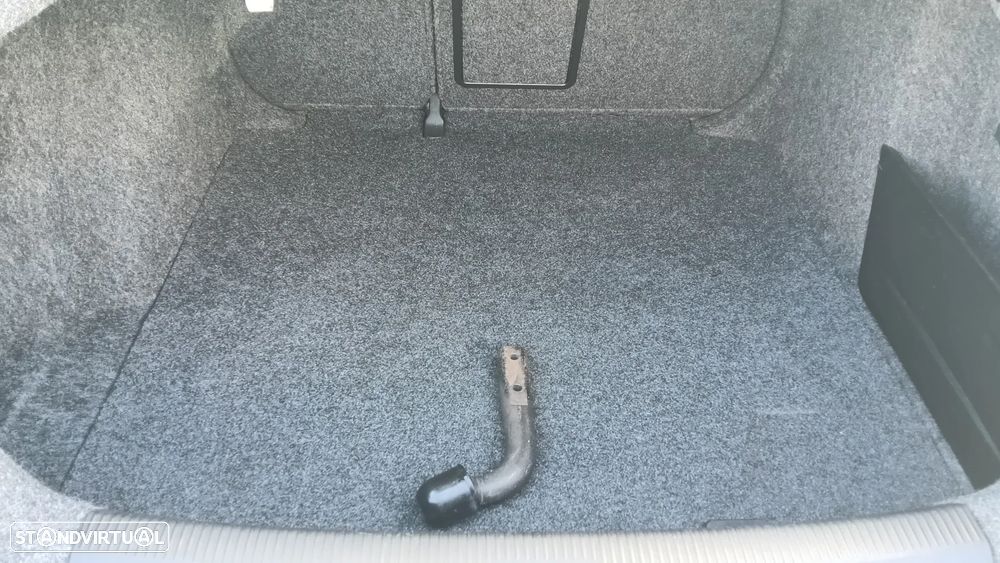 VW Jetta 1.6 TDi Confortline - 9