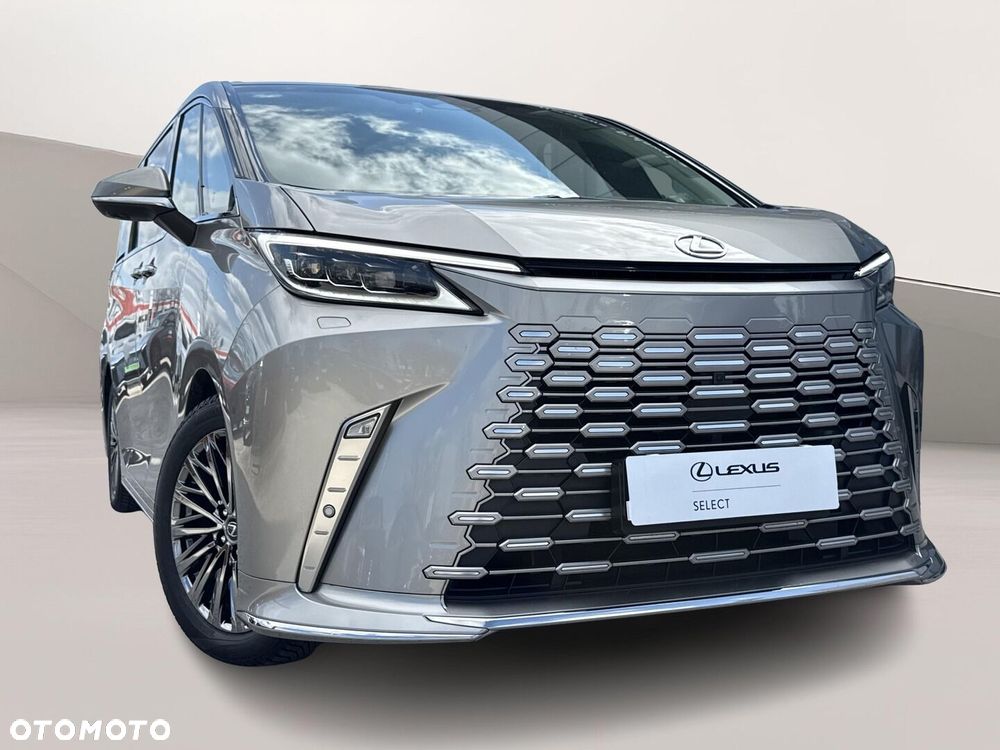 Lexus LM - 29