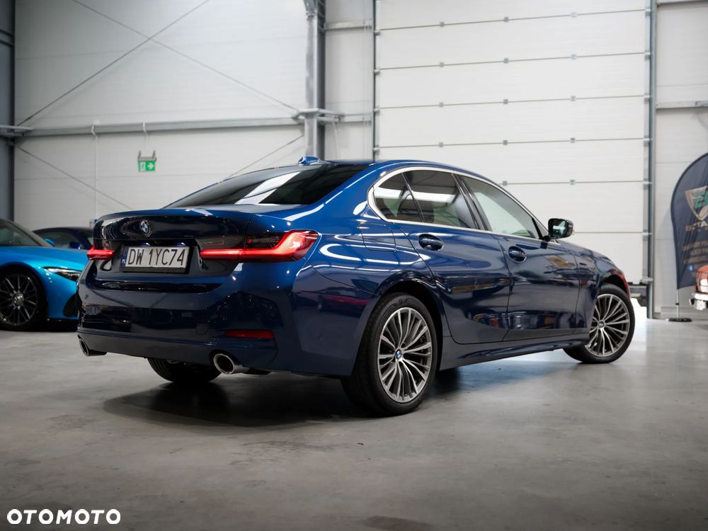 BMW Seria 3 320d xDrive mHEV - 10