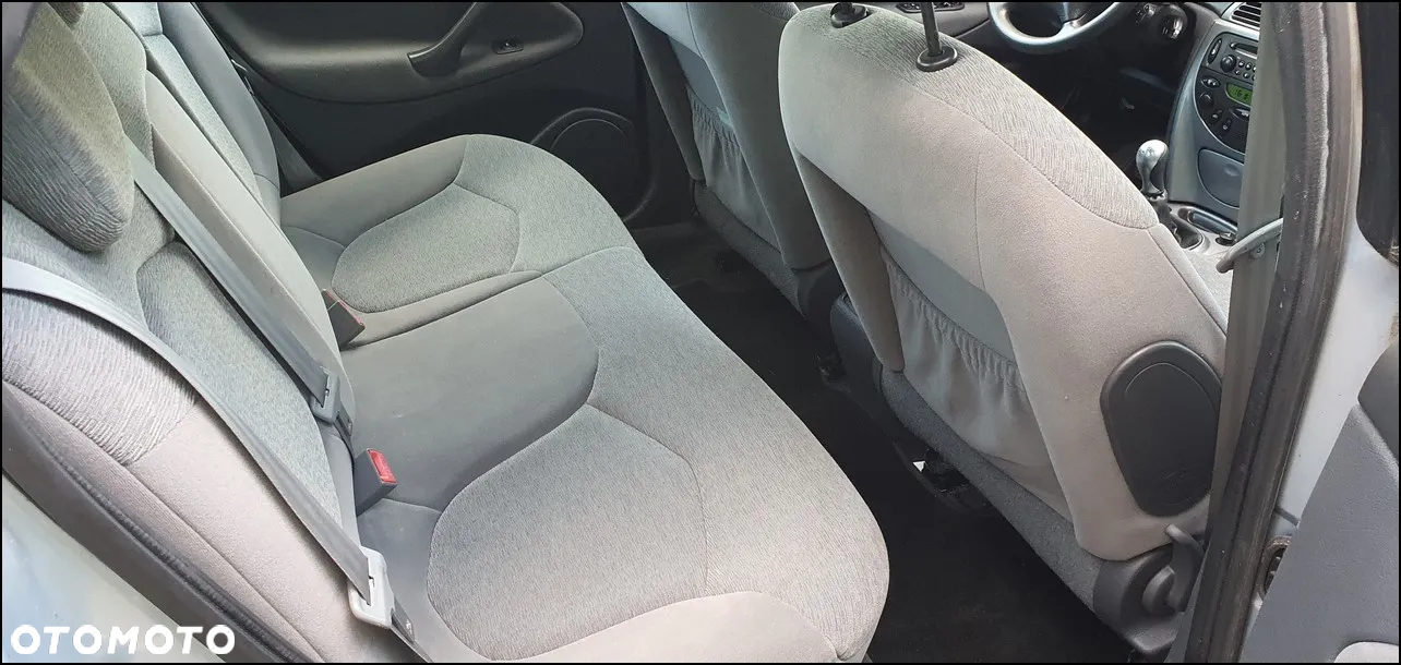 Citroën C5 2.0i 16V Control+ - 16