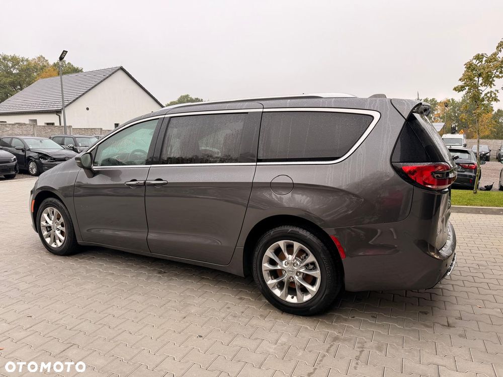 Chrysler Pacifica - 10