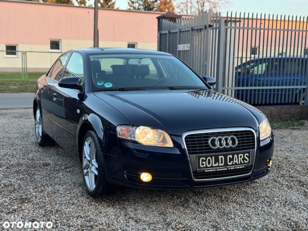 Audi A4 Limousine - 1