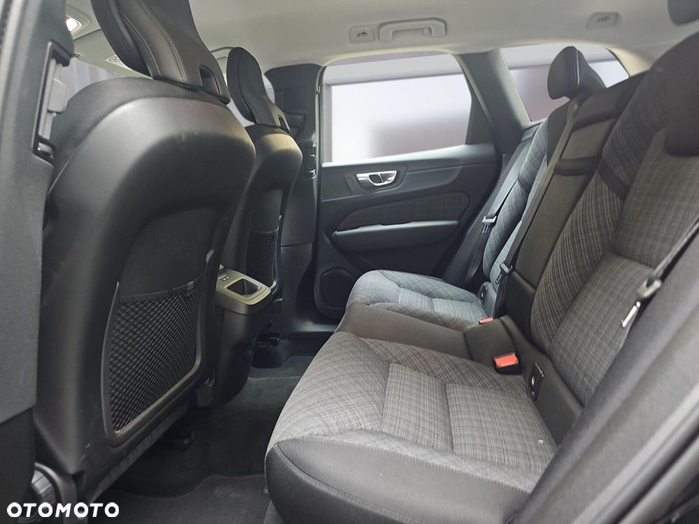 Volvo XC 60 B4 B Essential - 19