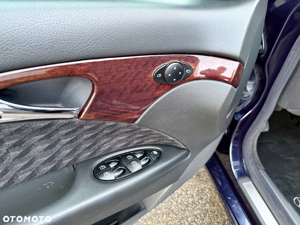 Mercedes-Benz Klasa E 240 T Classic - 22