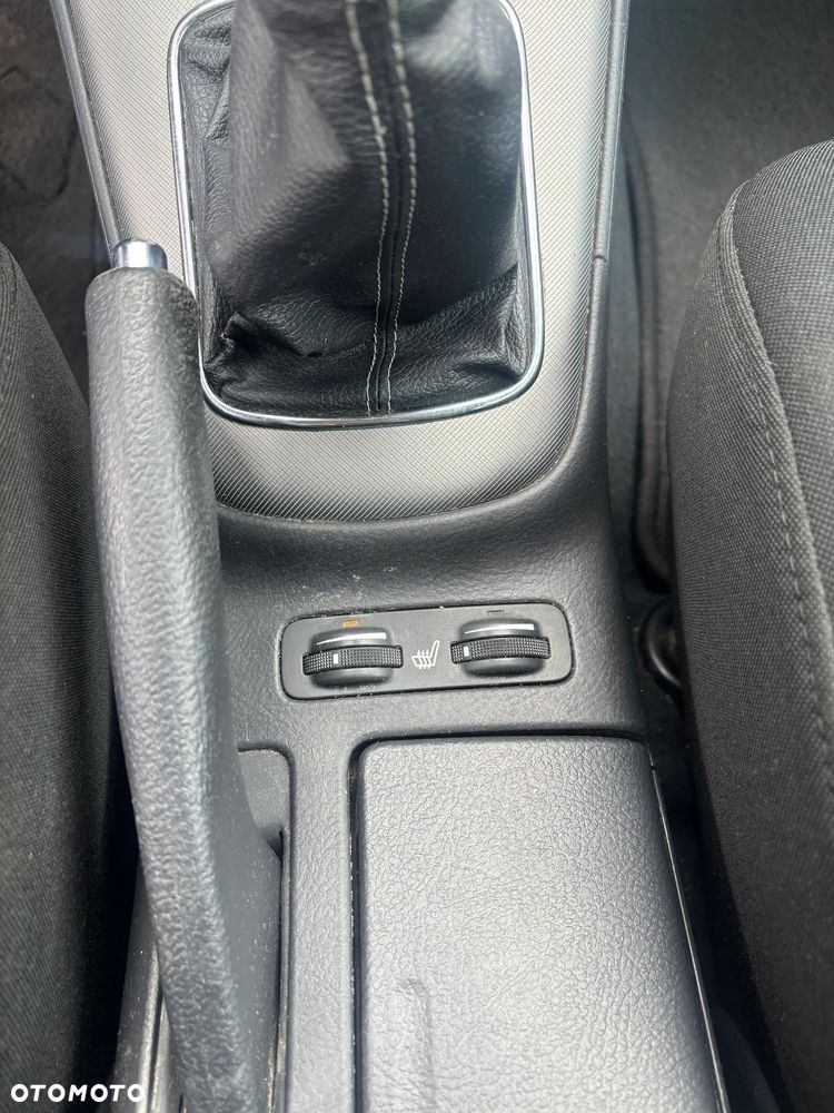 Toyota Avensis - 24