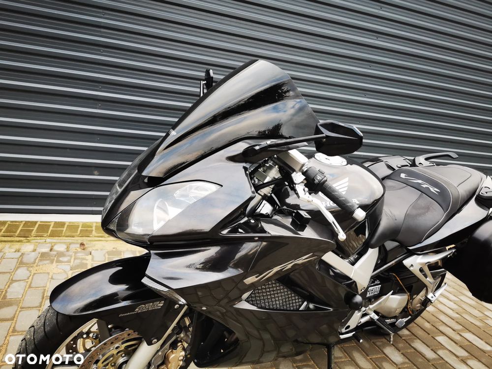 Honda VFR - 23