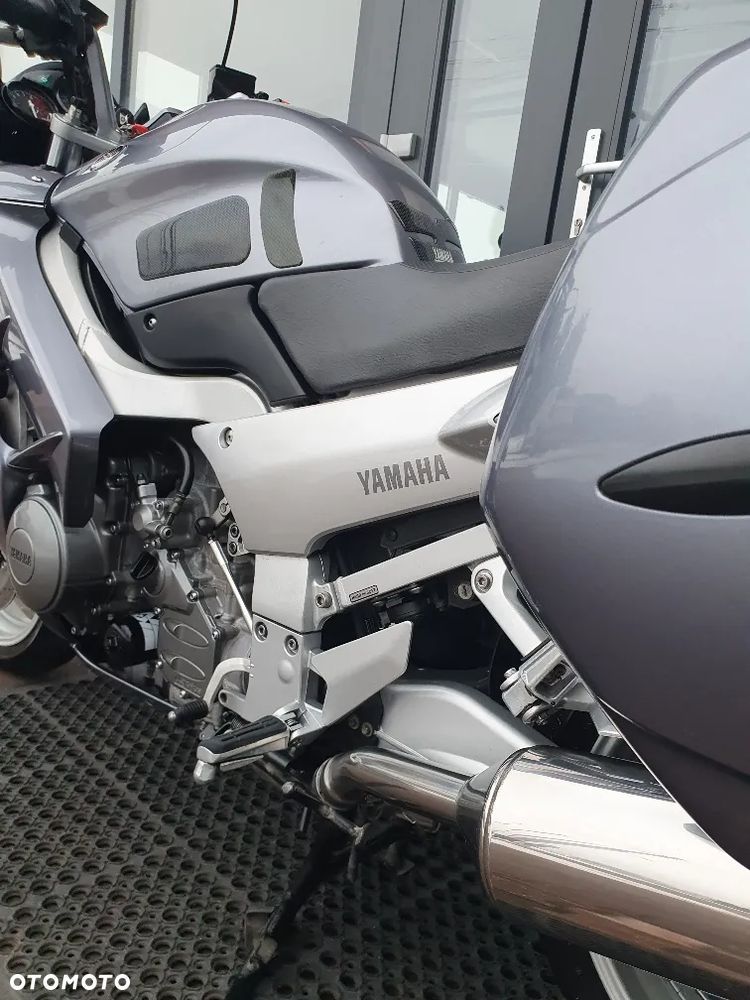 Yamaha FJR - 6