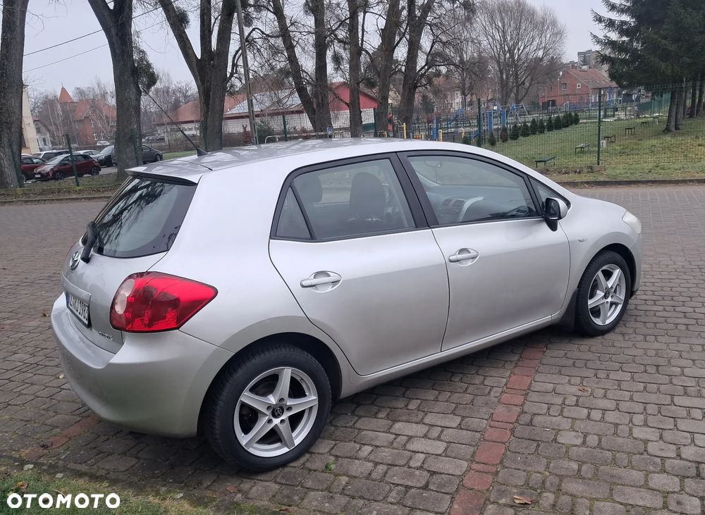 Toyota Auris 1.6 VVT-i Executive - 7
