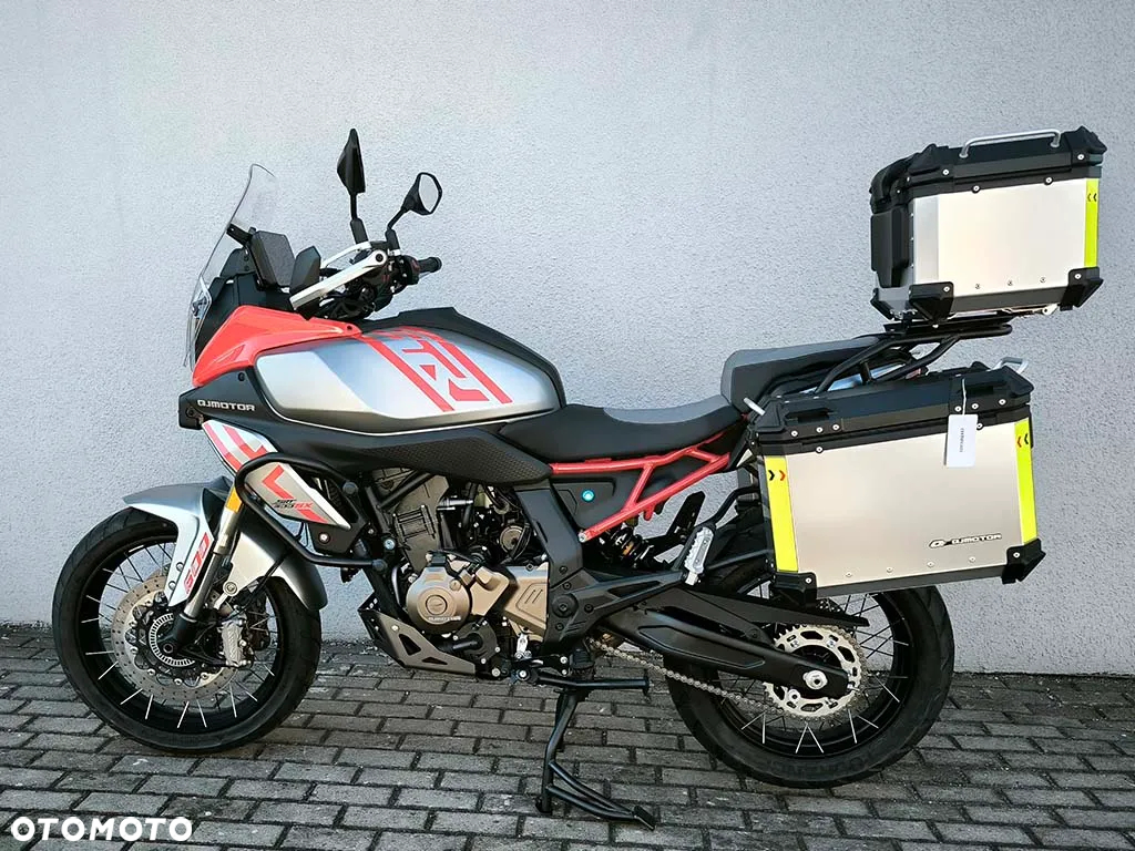 QJMOTOR SRT 600SX - 7
