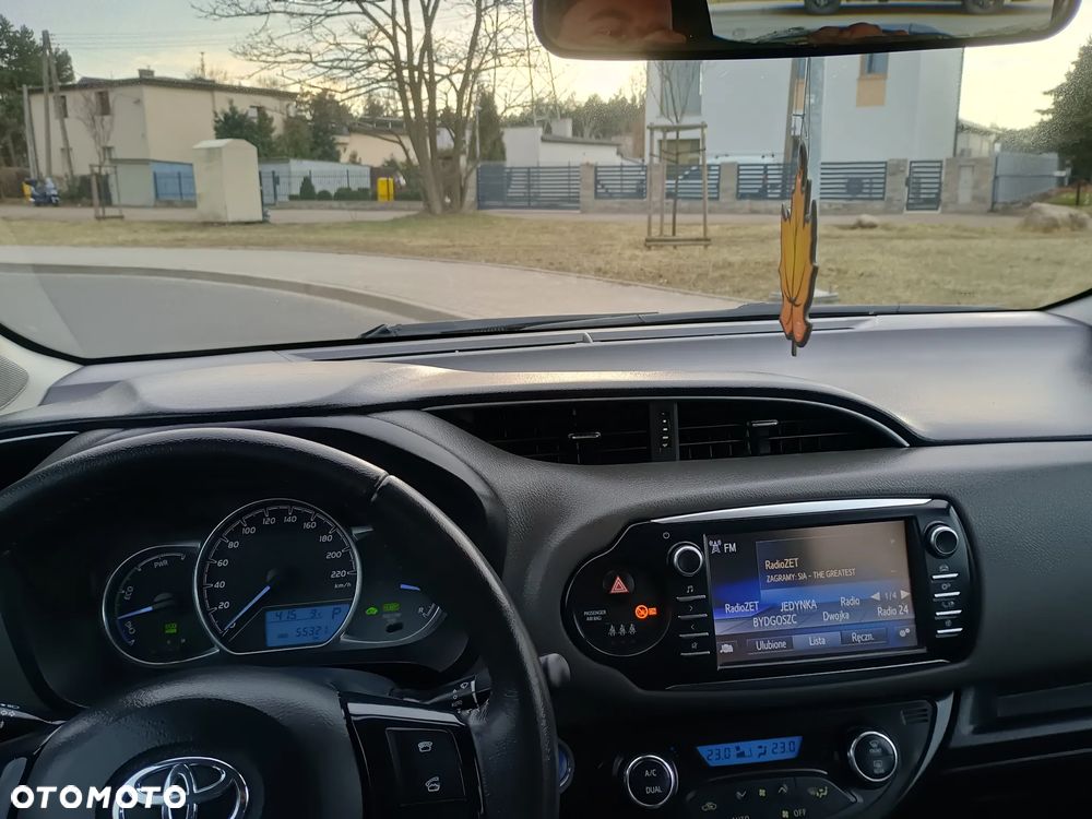 Toyota Yaris Hybrid 100 Sol - 3