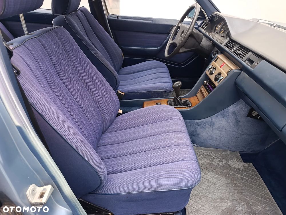 Mercedes-Benz W124 (1984-1993) - 29