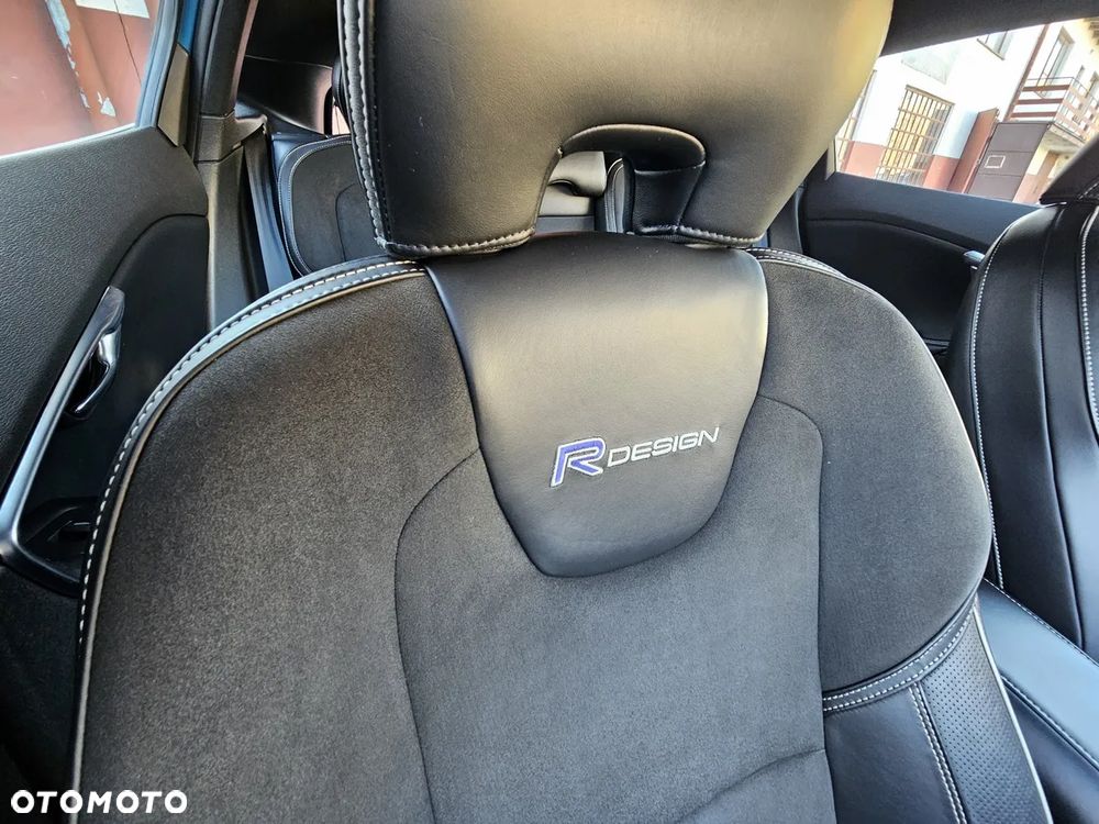Volvo V40 D2 R-Design - 14