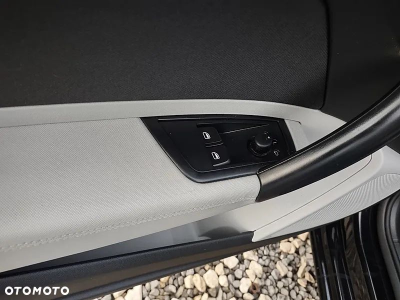 Audi A1 3-drzwiowe 1.2 TFSI S line Sportpaket - 33